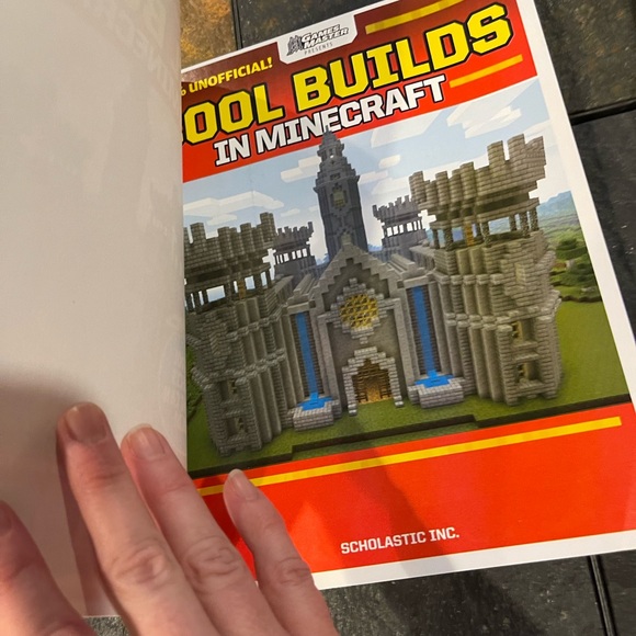 Minecraft Cool Builds and Epic Builds book set 2! - Picture 6 of 7